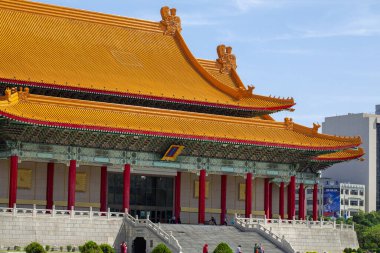 Taipei Ulusal Opera Binası, Ulusal Chiang Kai-shek Anma Salonu Plaketindeki sözler Ulusal Opera