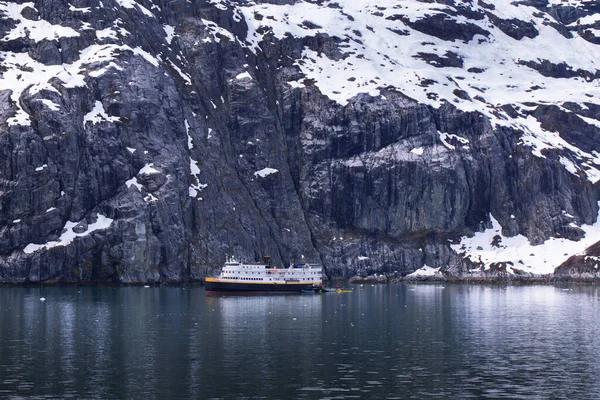 Круизный Лайнер Пришвартовался Национальном Парке Ледникового Залива Аляска — стоковое фото