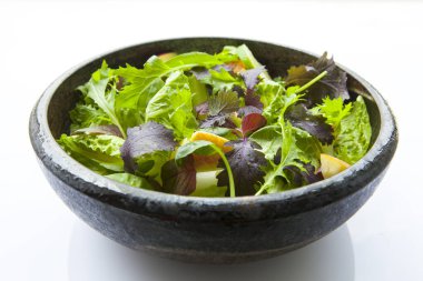 Vejetaryen favori, kıtasal kahvaltı salatası ve çeşitli sebzeler.