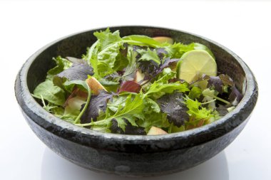 Vejetaryen favori, kıtasal kahvaltı salatası ve çeşitli sebzeler.