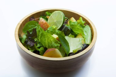 Vejetaryen favori, kıtasal kahvaltı salatası ve çeşitli sebzeler.