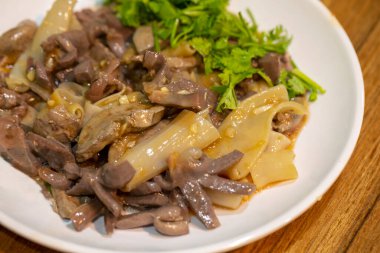 Tayvan yemeği geleneksel çerez beş aromalı kaz sakatatı.