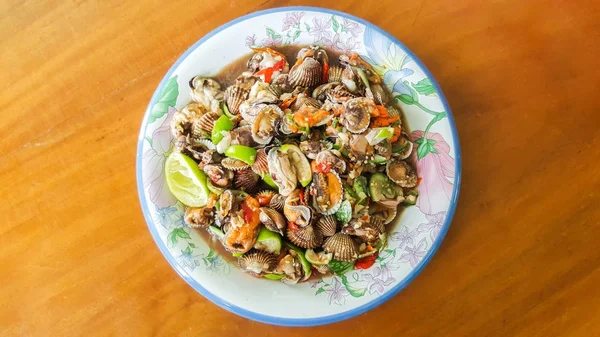 Spicy cockle salad, yum hoi krang — Stock Photo, Image
