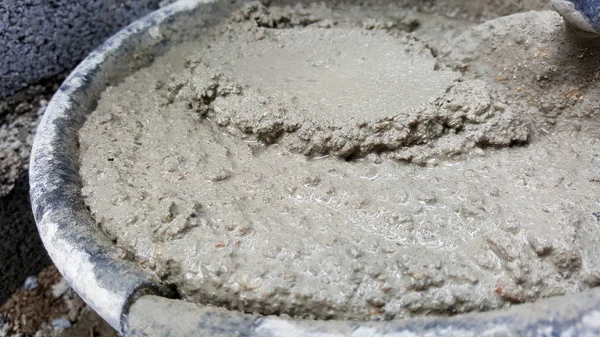 Кладка цегли з цементно-змішувальною ванною, розчинний бетон — стокове фото