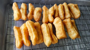 Yakın plan kızartılmış hamur çubuğu, padnoongo