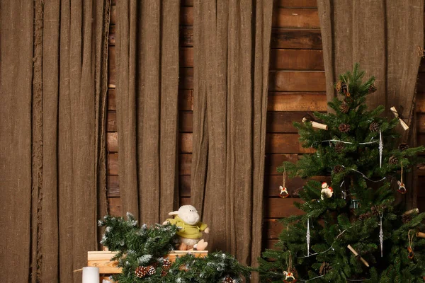 Yeni Yıl Noel Arkaplanı Arka Planda Süslenmiş Noel Ağacı Kaba — Stok fotoğraf