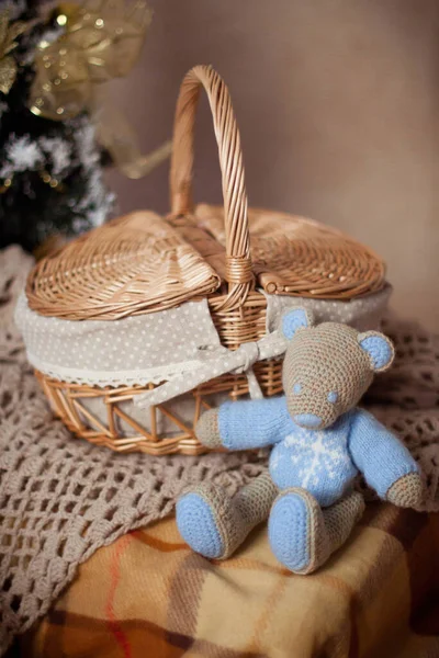 Knitted Toy Bear Mouse Blue Sweater Sits Brown Wicker Basket — Stock Photo, Image