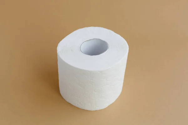 Rol Van Wit Toiletpapier Met Een Mouw Met Een Patroon — Stockfoto