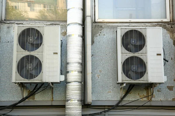 Office air conditioners for ventilation and air cooling, or heating the room