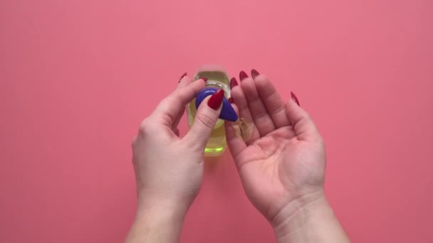 Tutorial como lavar as mãos usando sabão líquido — Vídeo de Stock