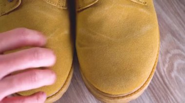 Erkek el masajı ayakkabılar nubuck veya süetten yapılmış