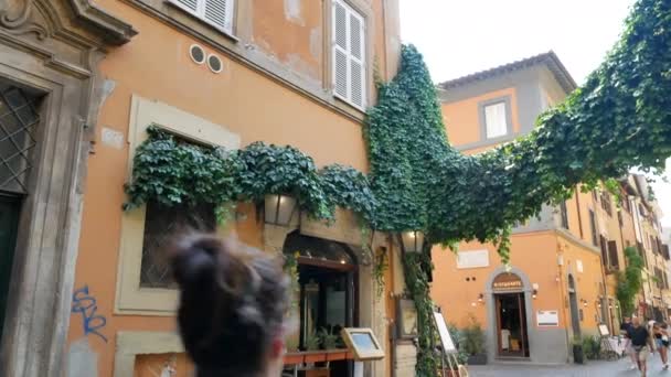 People on the old green street in Trastevere rione in Rome — 비디오