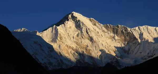 Cho Oyu ao nascer do sol — Fotografia de Stock