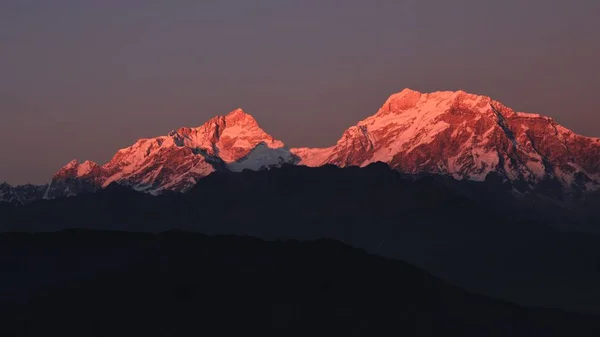 MT Manaslu o zachodzie słońca — Zdjęcie stockowe