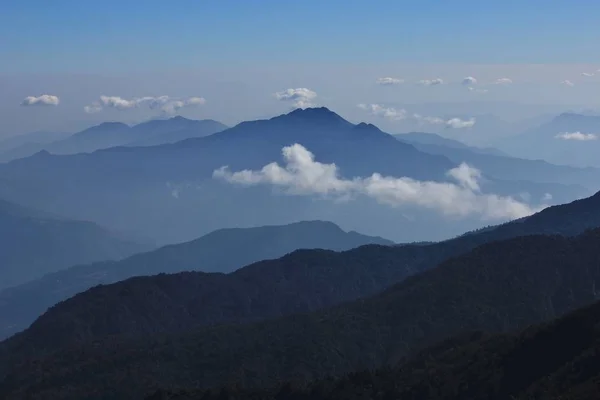 Kék nap, a hegyek közelében Pokhara — Stock Fotó