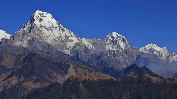 Annapurna jih a Hiun Chuli, pohled z Mohare Danda — Stock fotografie