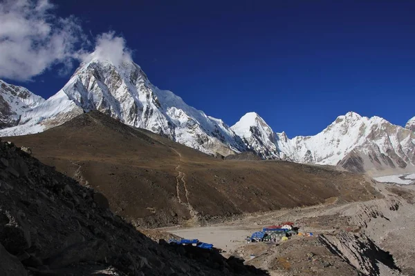 Hotels in Gorak Shep en mount Pumor — Stockfoto