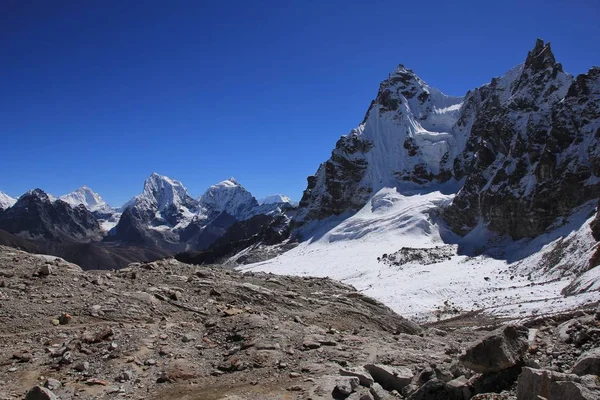 Scenery on the way to Renjo La mountain pass — Stock Photo, Image