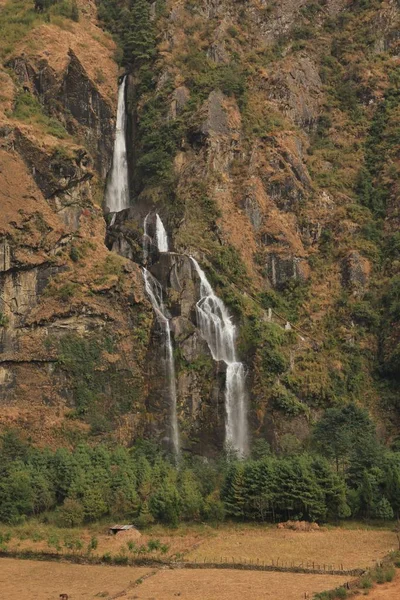 Vysoký vodopád v Tal, Annapurna Conservation Area — Stock fotografie
