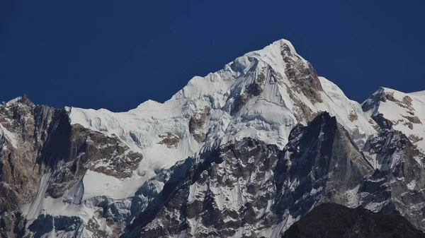 Montaña cubierta de glaciares en Nepal —  Fotos de Stock