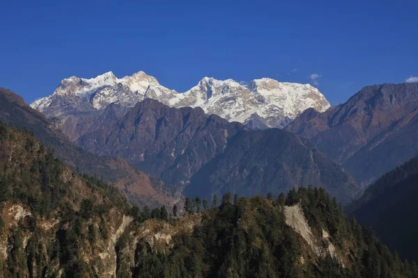 Sne udjævnet Manaslu rækkevidde - Stock-foto