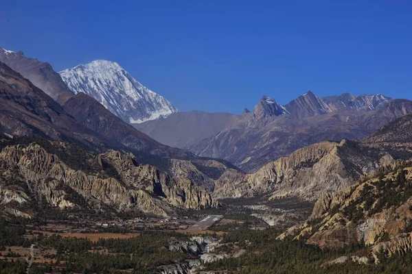 Airstripe in the Manang valley — Stock Photo, Image