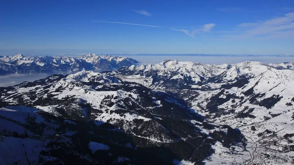 Uitzicht vanaf het skigebied Glacier des Diablerets — Stockfoto