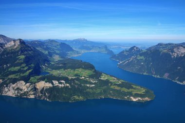 Yaz aylarında göl Vierwaldstattersee