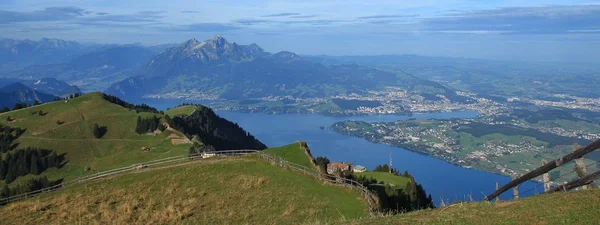 Vue du mont Rigi vers le mont Pilatus et Lucerne — Photo