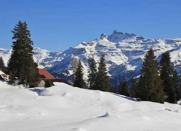 ภูมิทัศน์ฤดูหนาวใน Braunwald, สวิตเซอร์แลนด์ — ภาพถ่ายสต็อก