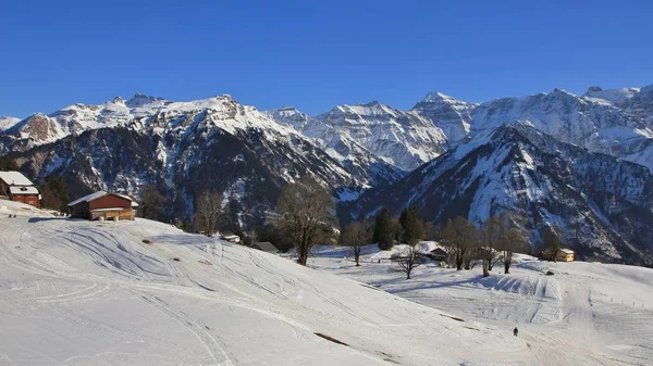 Blick aus dem Skigebiet Braunwald, Kanton Glarus — Stockfoto