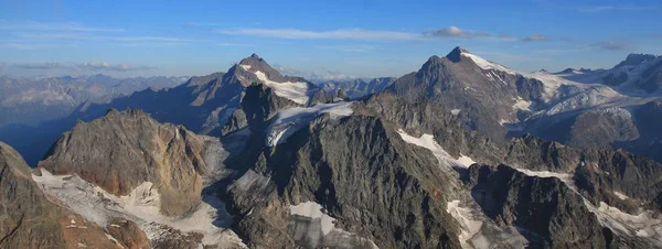 Catene montuose viste dal monte Titlis — Foto Stock