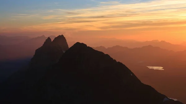 Silhouettes of mount Wendenstocke at sunset — Stock Photo, Image