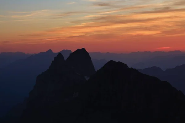 Colorful sunset in the Swiss Alps, view from mount Titlis. — Stock Photo, Image