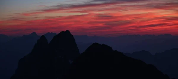 Red evening sky over the Swiss Alps — Stock Photo, Image