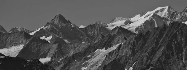 Picos nos Alpes Suíços — Fotografia de Stock