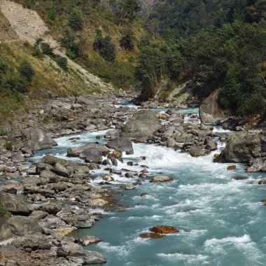 Turkuaz Marsyangdi Nehri