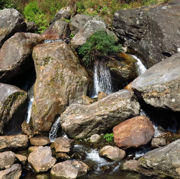 Creek, w pobliżu Jagat — Zdjęcie stockowe