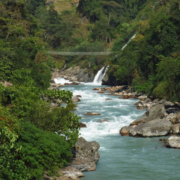 Pont suspendu sur la rivière Marsyangdi — Photo