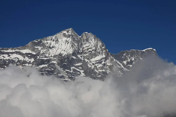 Vysoké hory v národním parku Everest — Stock fotografie
