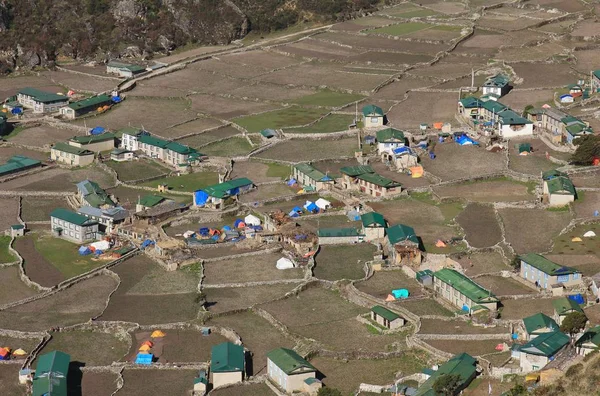 Village Khumjung after the earthquake — Stock Photo, Image