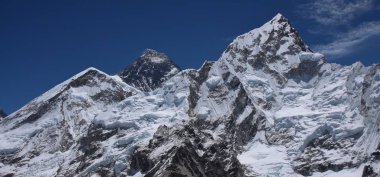 Everest Dağı ve bahar Nuptse