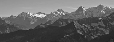 Eiger ve diğer yüksek dağlarda Bernese Oberland