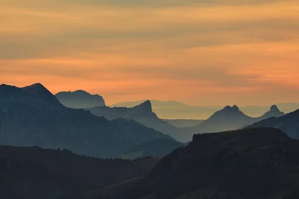Coucher de soleil depuis le mont Niesen — Photo
