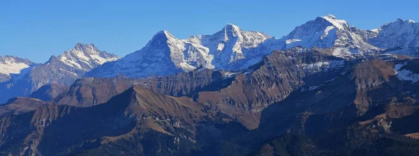 山 Finsteraarhorn、 艾格尔峰、 门和少女峰 — 图库照片