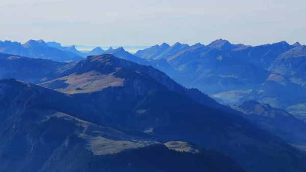 's avonds in het Berner oberland — Stockfoto