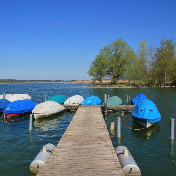 Fischerboote am Ufer des Pfaffikonsees — Stockfoto