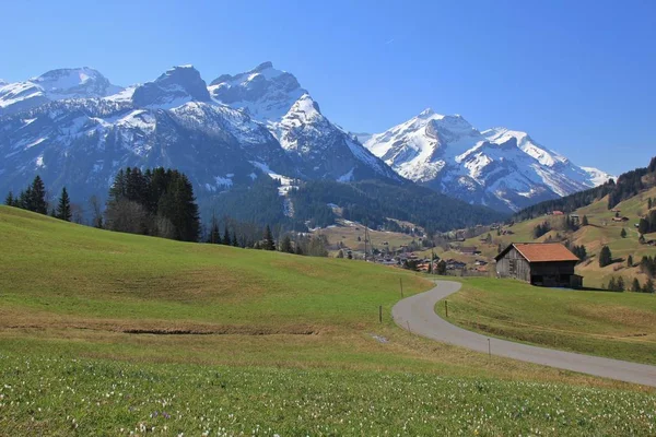 Spring in Gsteig bei Gstaad — Stok fotoğraf