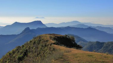 Dağ ve tepeler adamlara gün