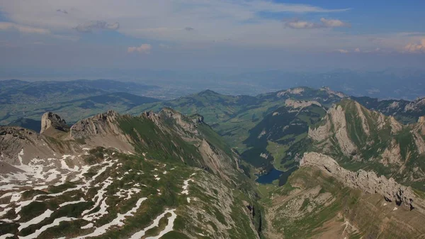 Ohromující pohled z Mount Santis směrem k Appenzell. — Stock fotografie